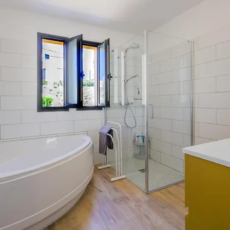 Villa Lurenzu - Maison Pour 8 Avec Piscine Belgodere (Corsica)